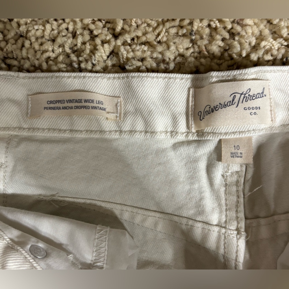 NWOT - Universal Thread Cropped Vintage Cuffed Cream Jeans - 10 - Picture 3 of 3